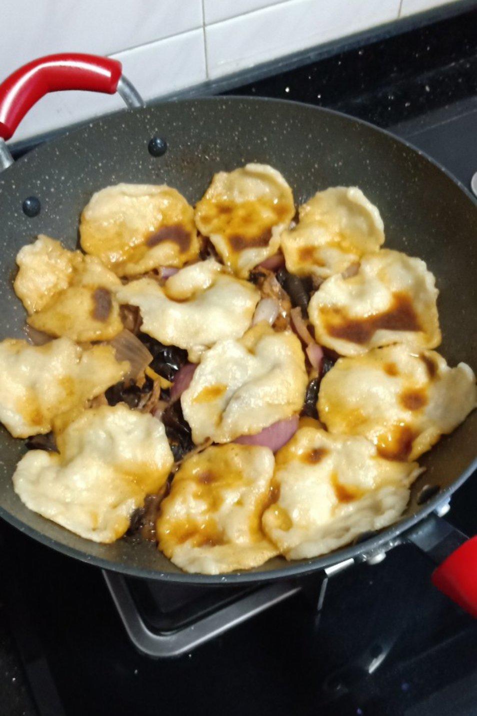 地锅鸡，教你贴饼子好吃的小技巧~