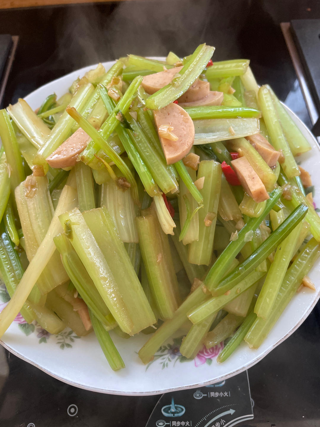 下饭芹菜炒肉