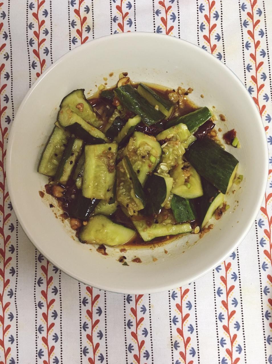 超级好吃的凉拌拍黄瓜