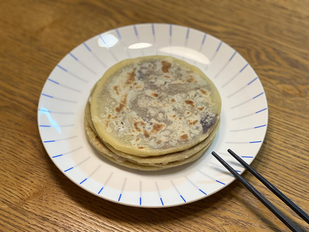 红糖饼 不用烤箱不用揉面用平底锅也能烙出好吃的红糖饼（烫面法口感软且稍有嚼劲，不是酥脆的）