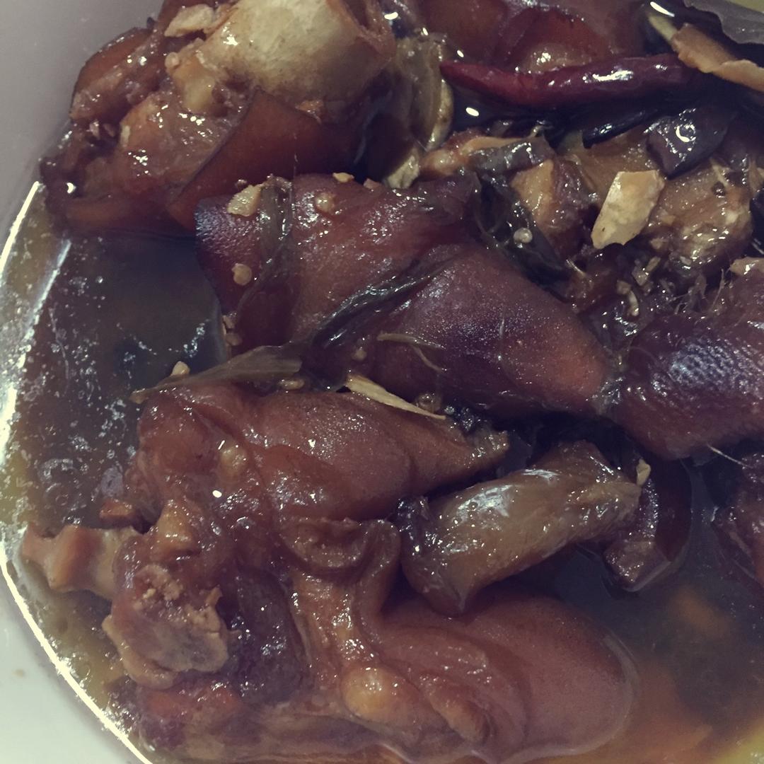 美味的家常菜：红烧猪蹄