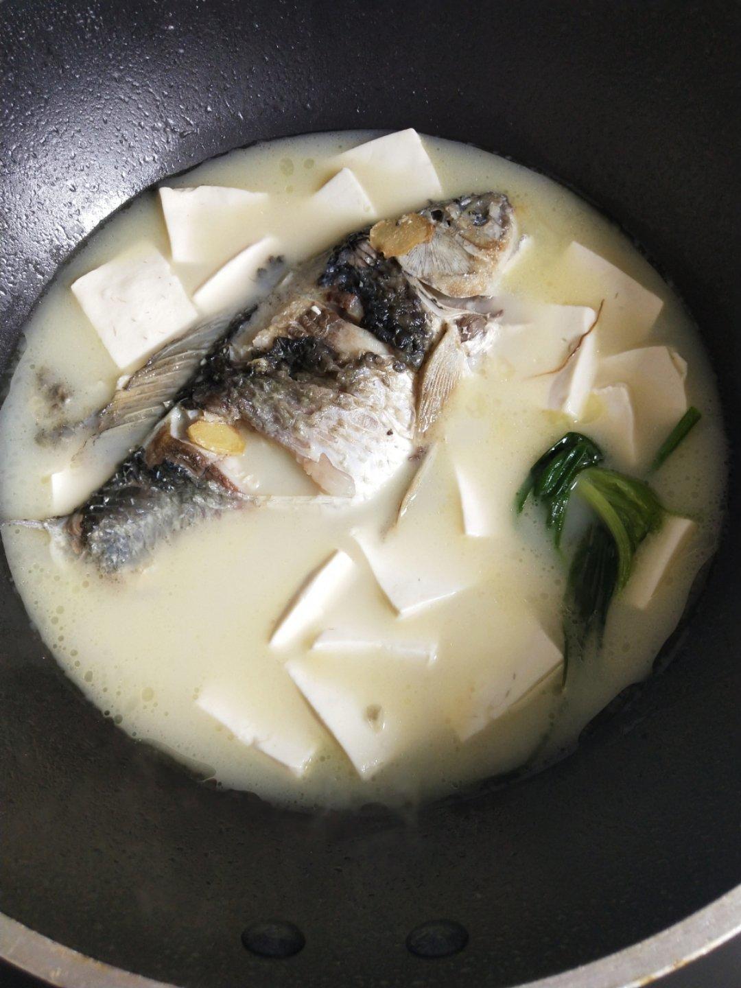鲫鱼豆腐汤