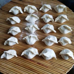 鲜虾冬笋香菇猪肉饺子的做法 步骤7