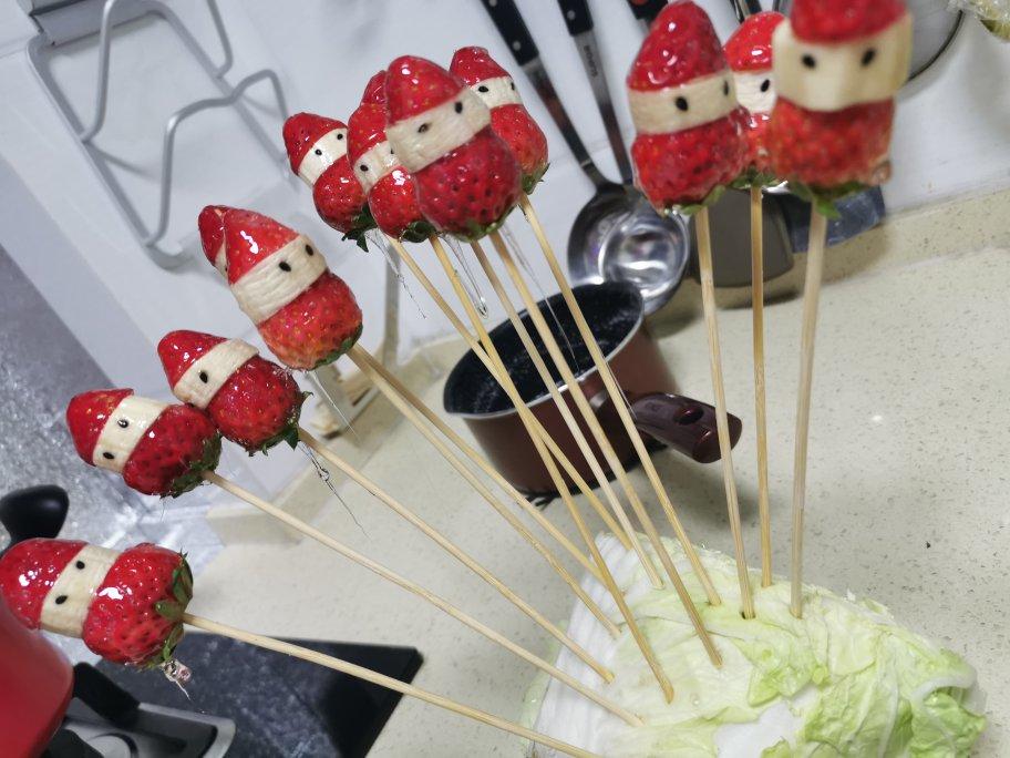 阔爱的草莓香蕉冰糖葫芦