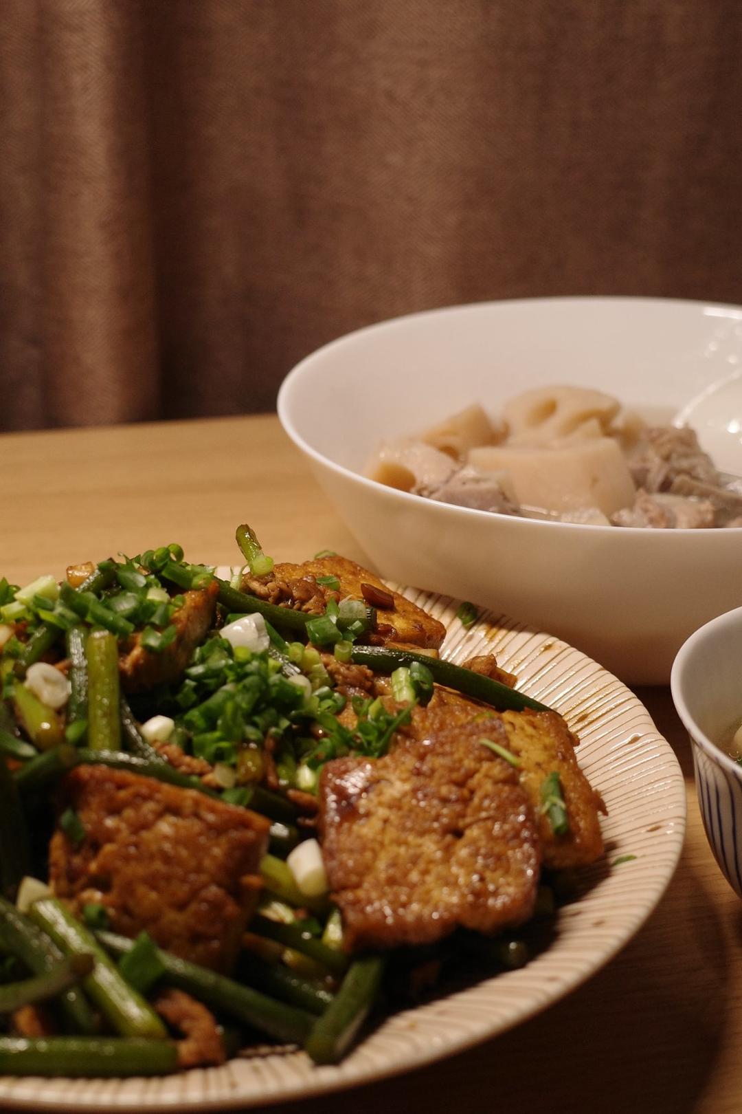 煎豆腐炒腊肉
