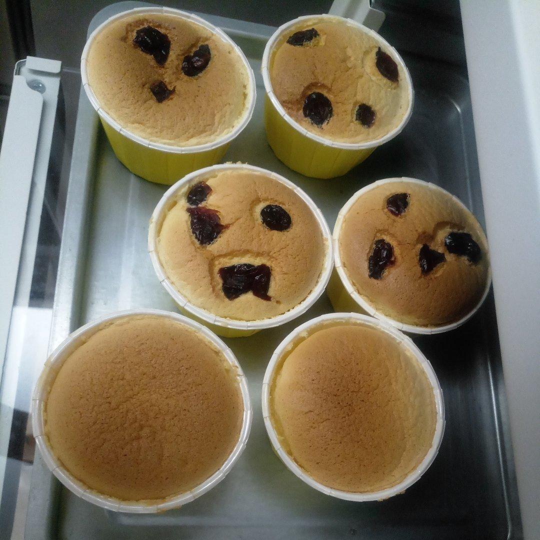 简单的戚风小纸杯蛋糕