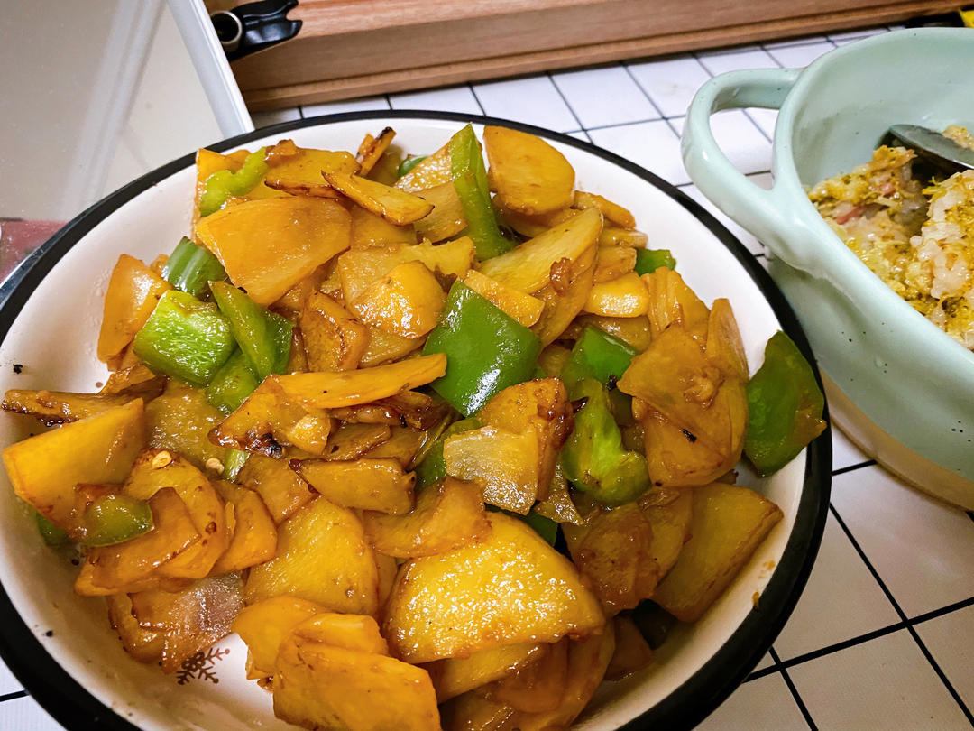 比肉都好吃的青椒炒土豆片😋简单又美味❗️