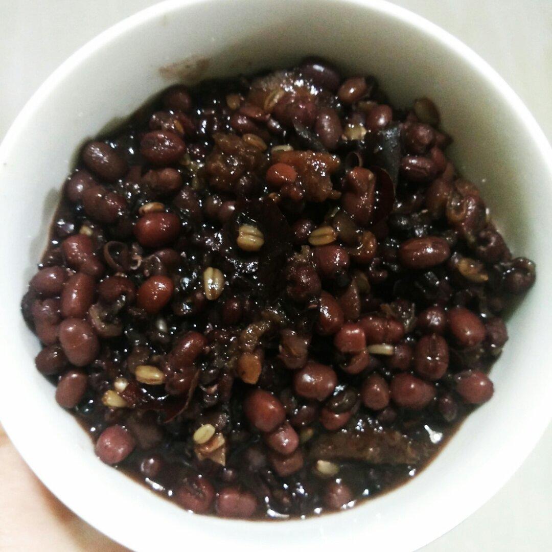 红豆薏米粥 (Red Bean and Pearl Barley Congee)
