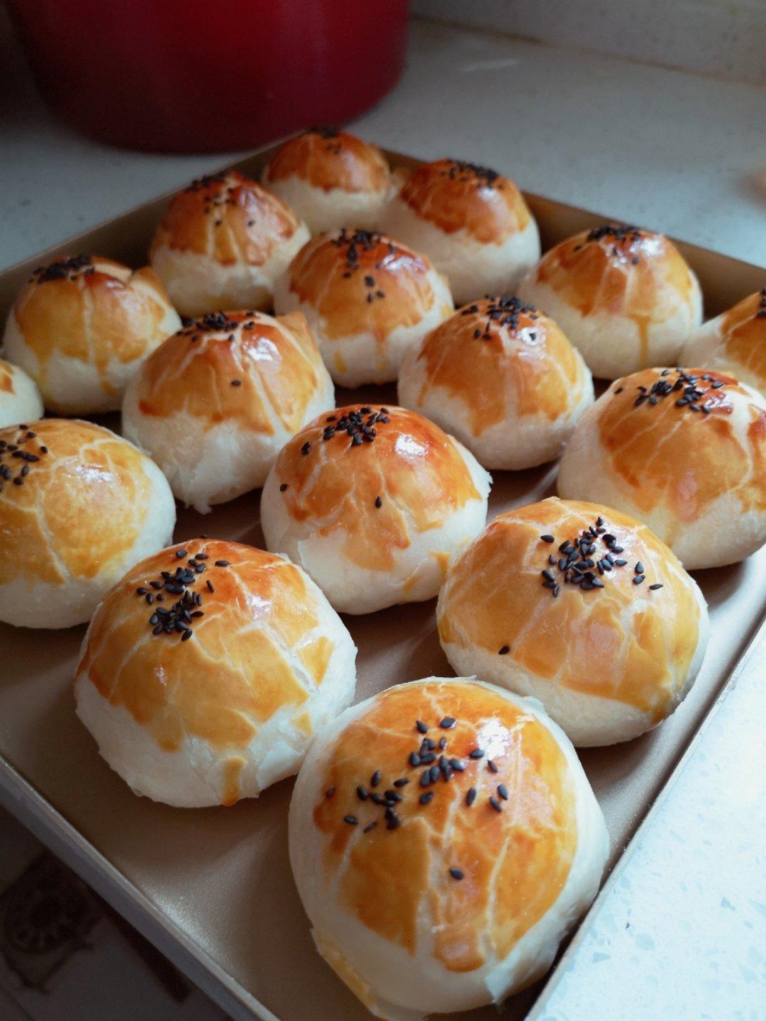 掉渣渣的蛋黄酥（超详细的方子）