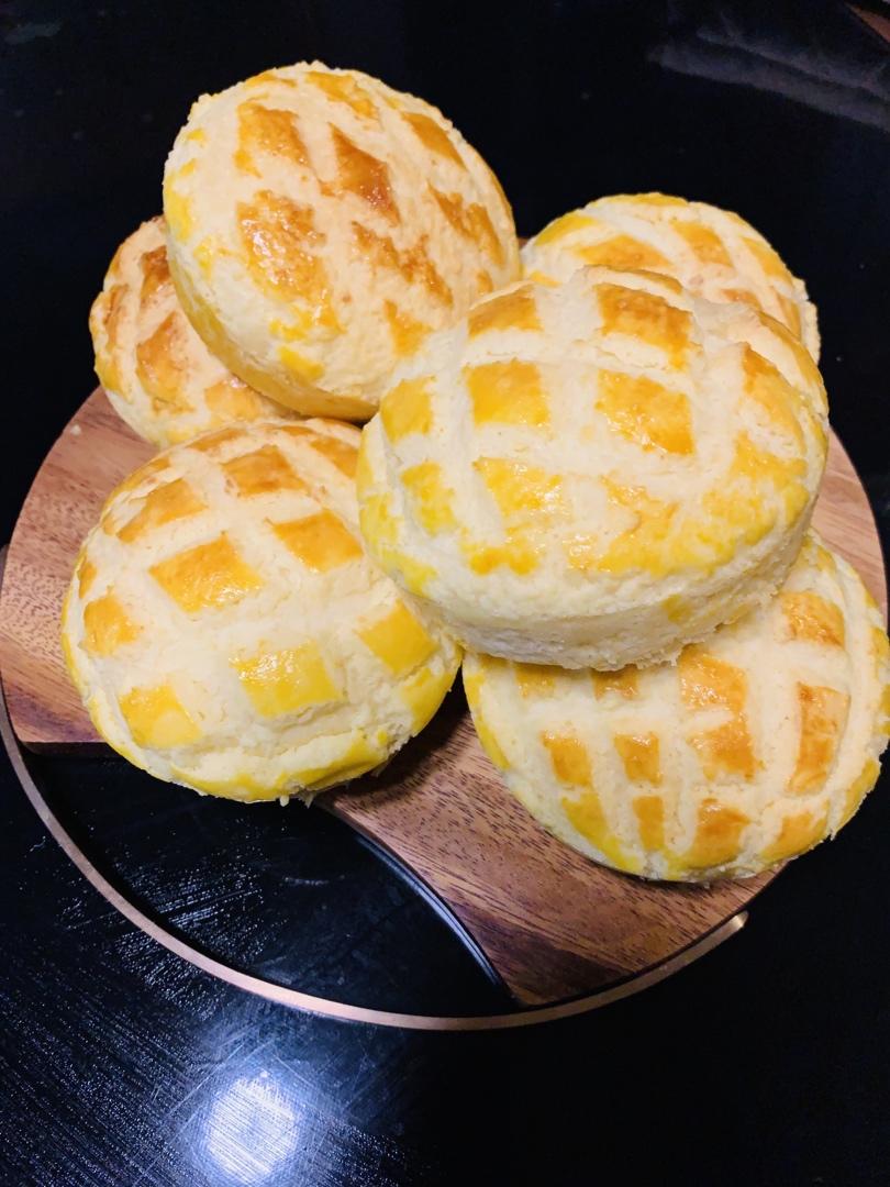 好吃到炸裂的港式菠萝包（附带制作酥皮的小视频）