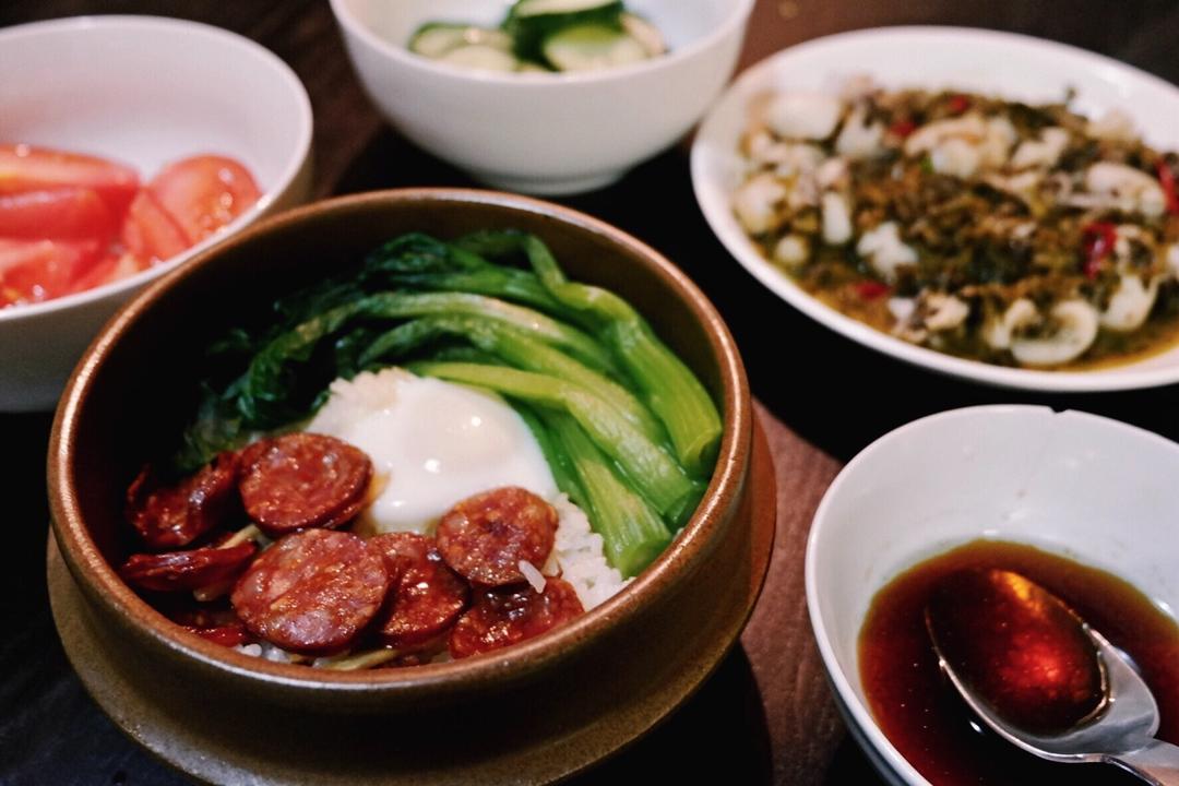广式腊味煲仔饭