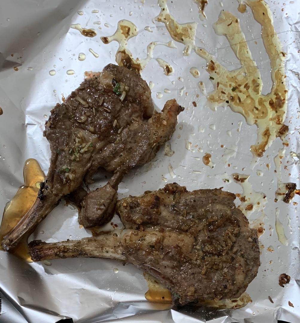 迷迭香烤小羊排