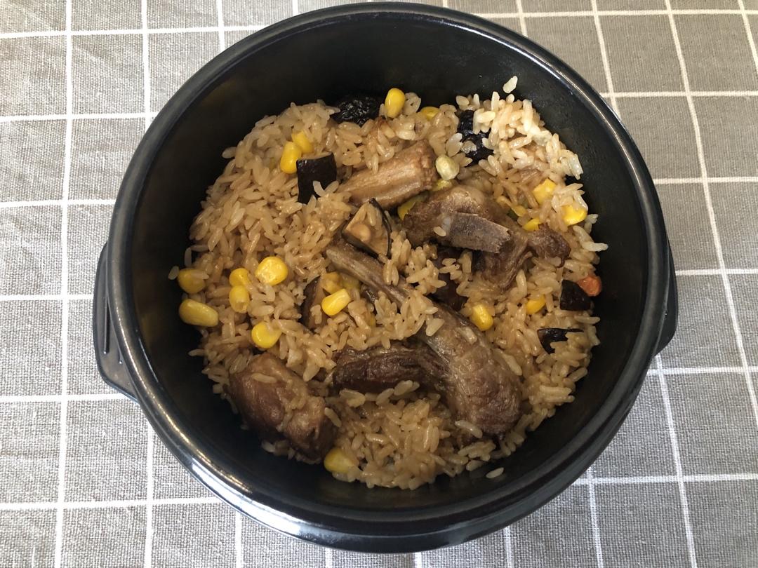 【排骨焖饭】