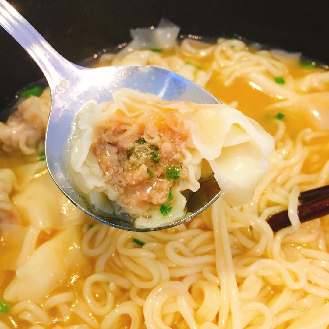 经典港式鲜虾云吞面