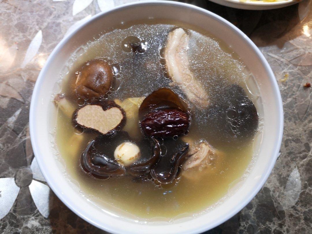 黑松露花菇核桃羊排汤