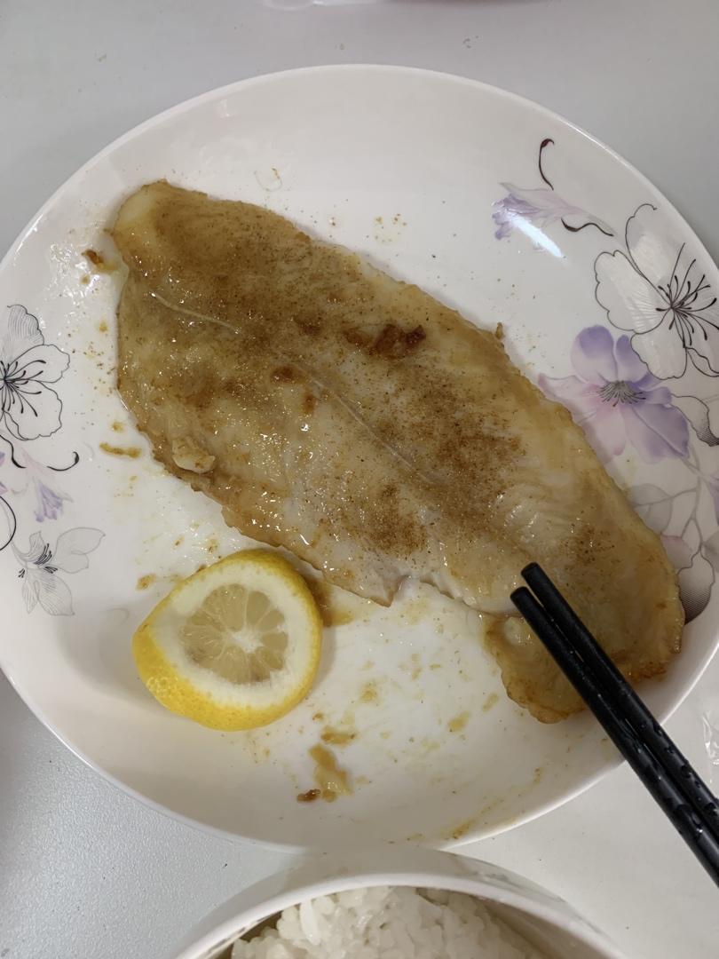 香煎两条快乐巴沙鱼柳