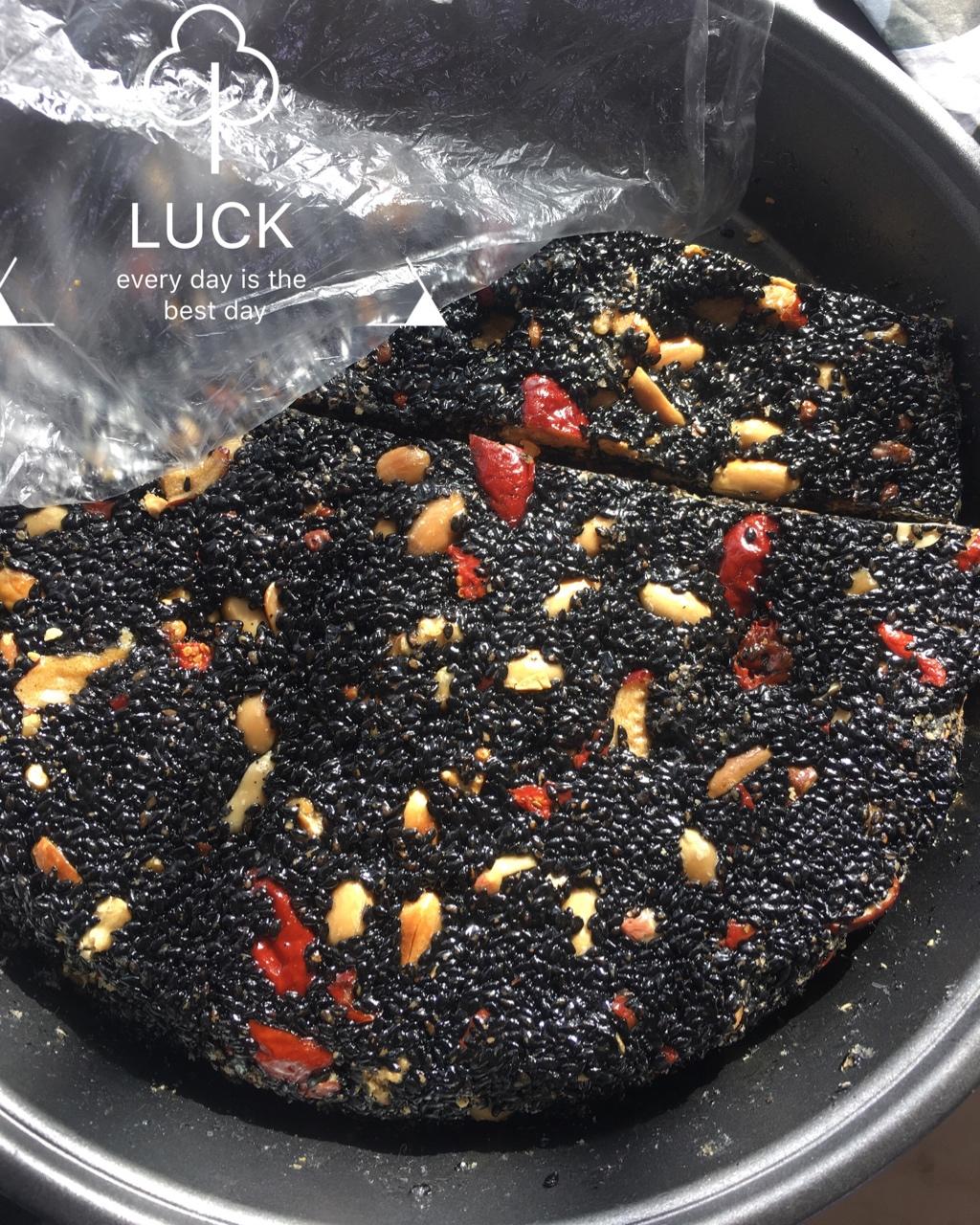 枸杞核桃花生黑芝麻片