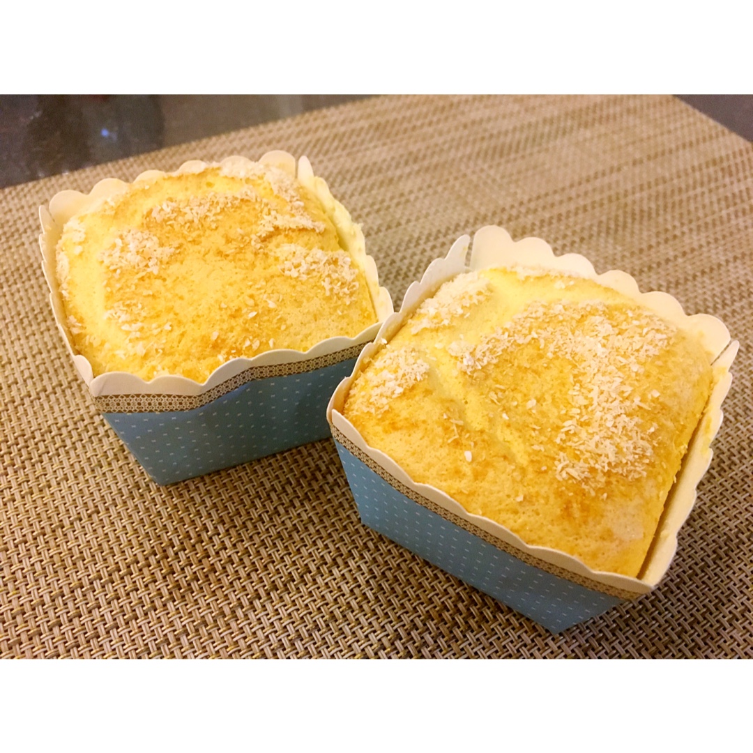 椰香戚风杯子蛋糕
