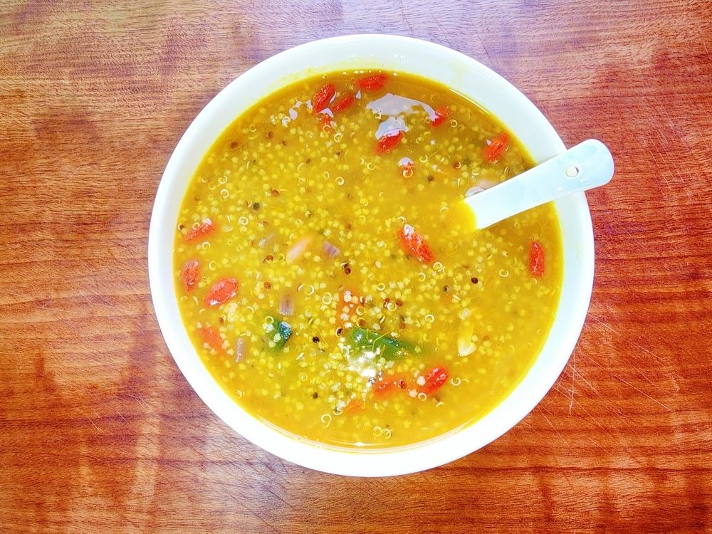 小米藜麦南瓜紫薯花生核桃枸杞粥