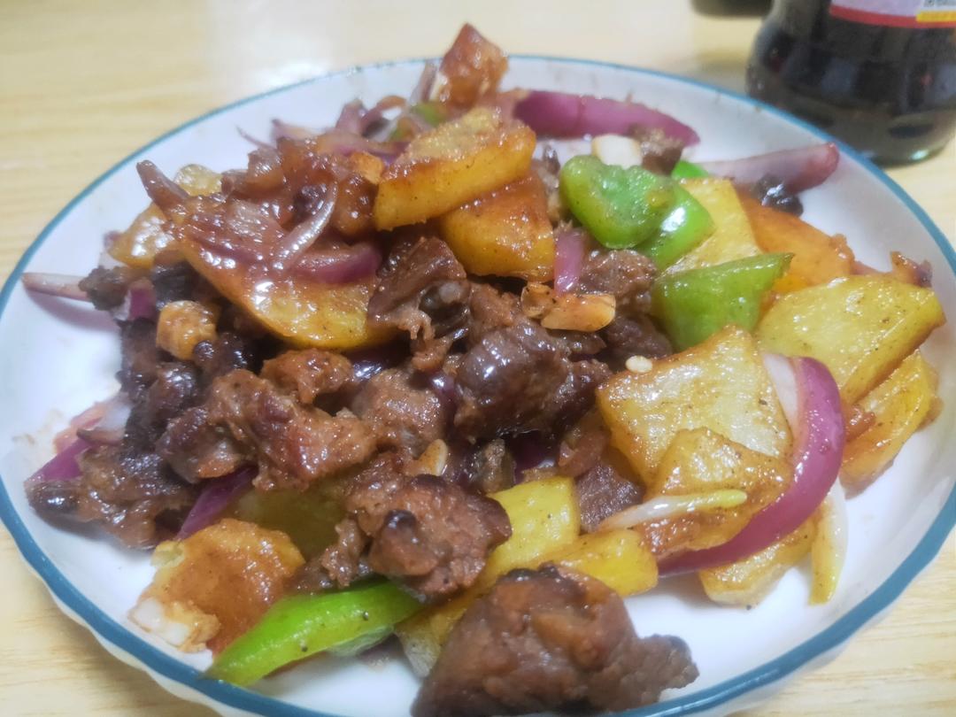 黑椒配牛肉，下饭好搭档！！