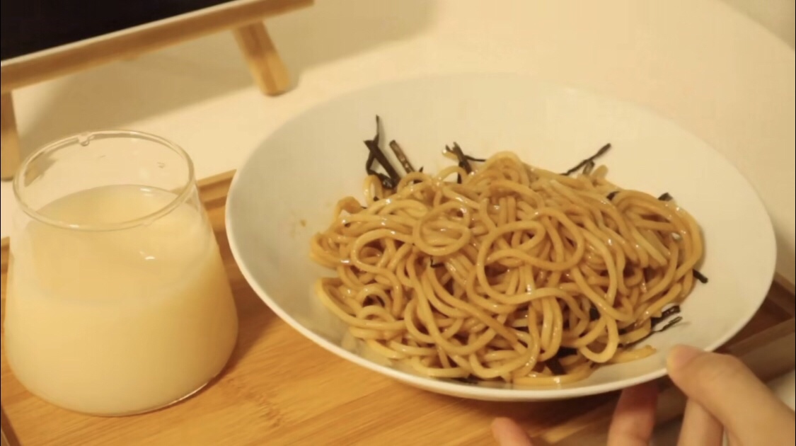 『自制晚餐』🍝葱油拌面的做法