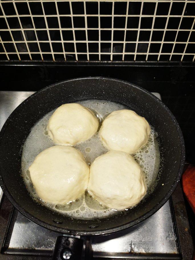 水煎包（韭菜）Fried Dumplings