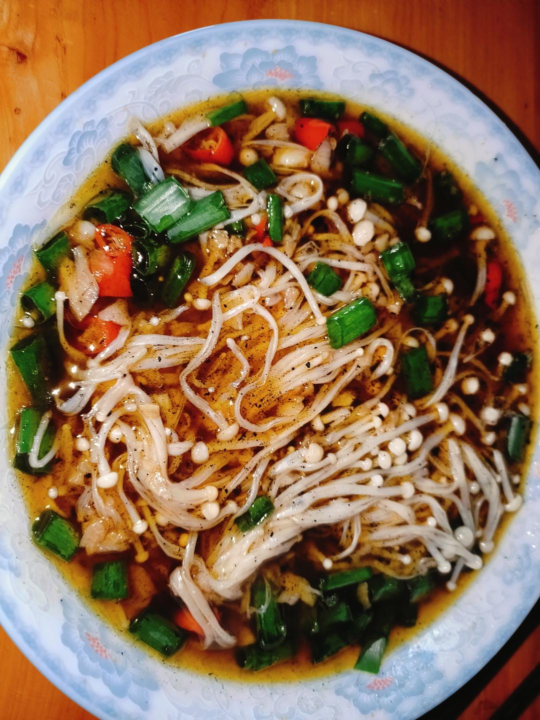 超级下饭的蒜蓉金针菇！好吃到爆
