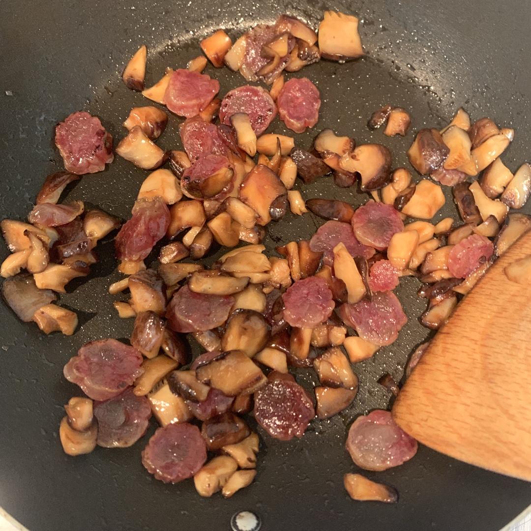 电饭锅版香菇腊肠饭
