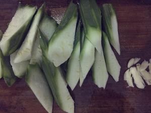 豆豉排骨焖八棱瓜的做法 步骤3
