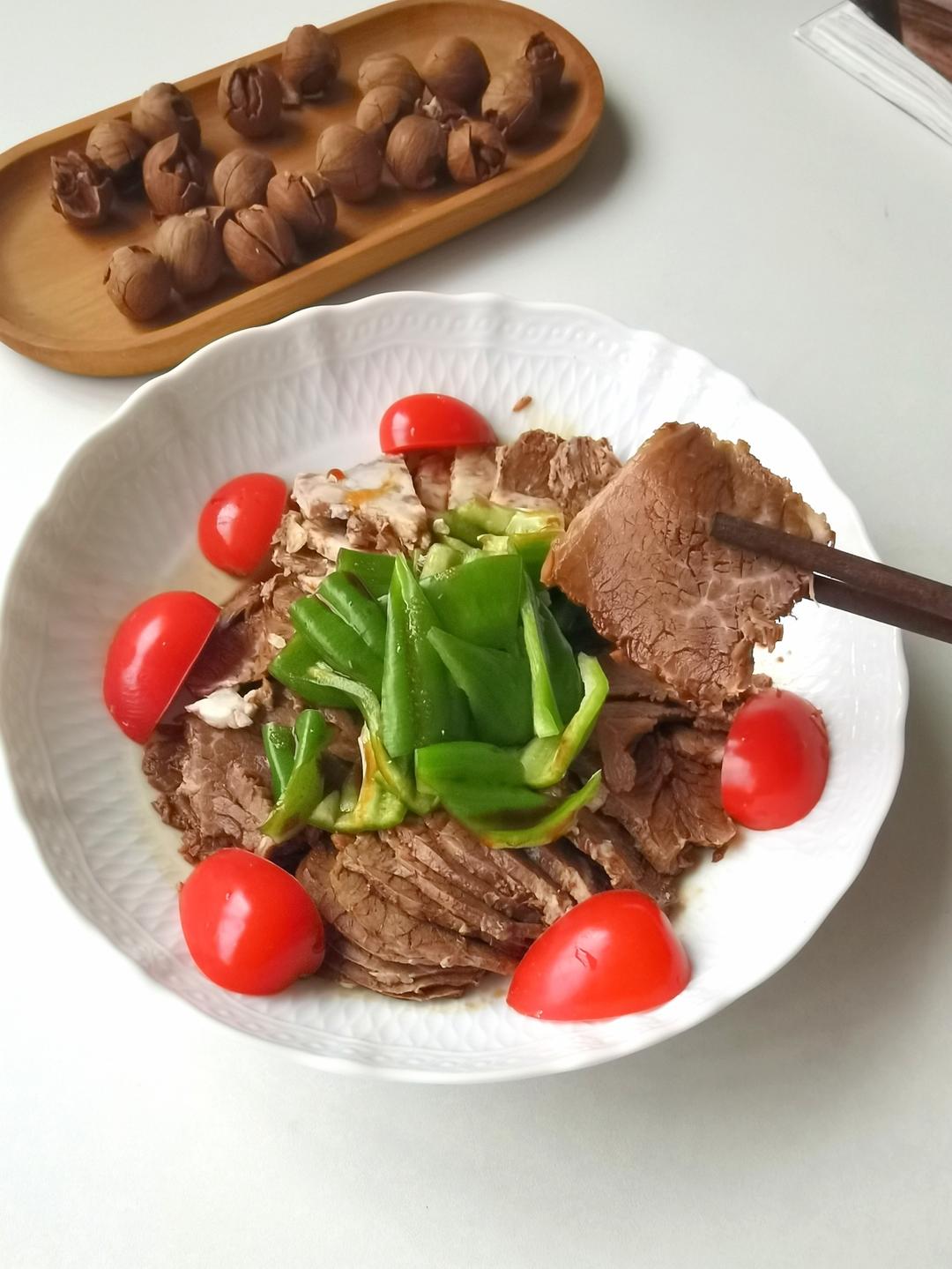 香菜拌辣卤牛肉