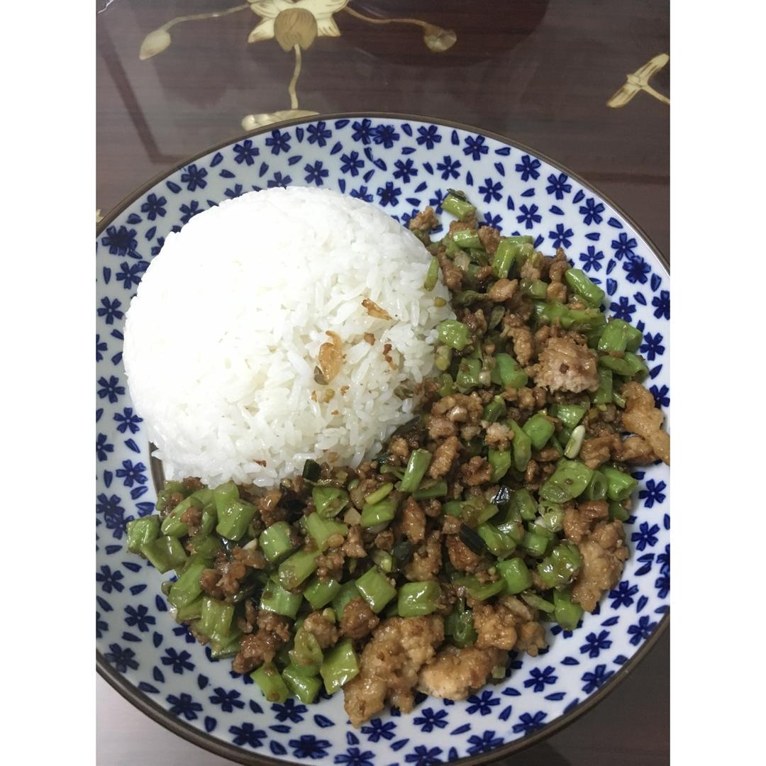 肉沫豆角下饭菜