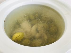 无花果百合青橄榄猪骨汤的做法 步骤5