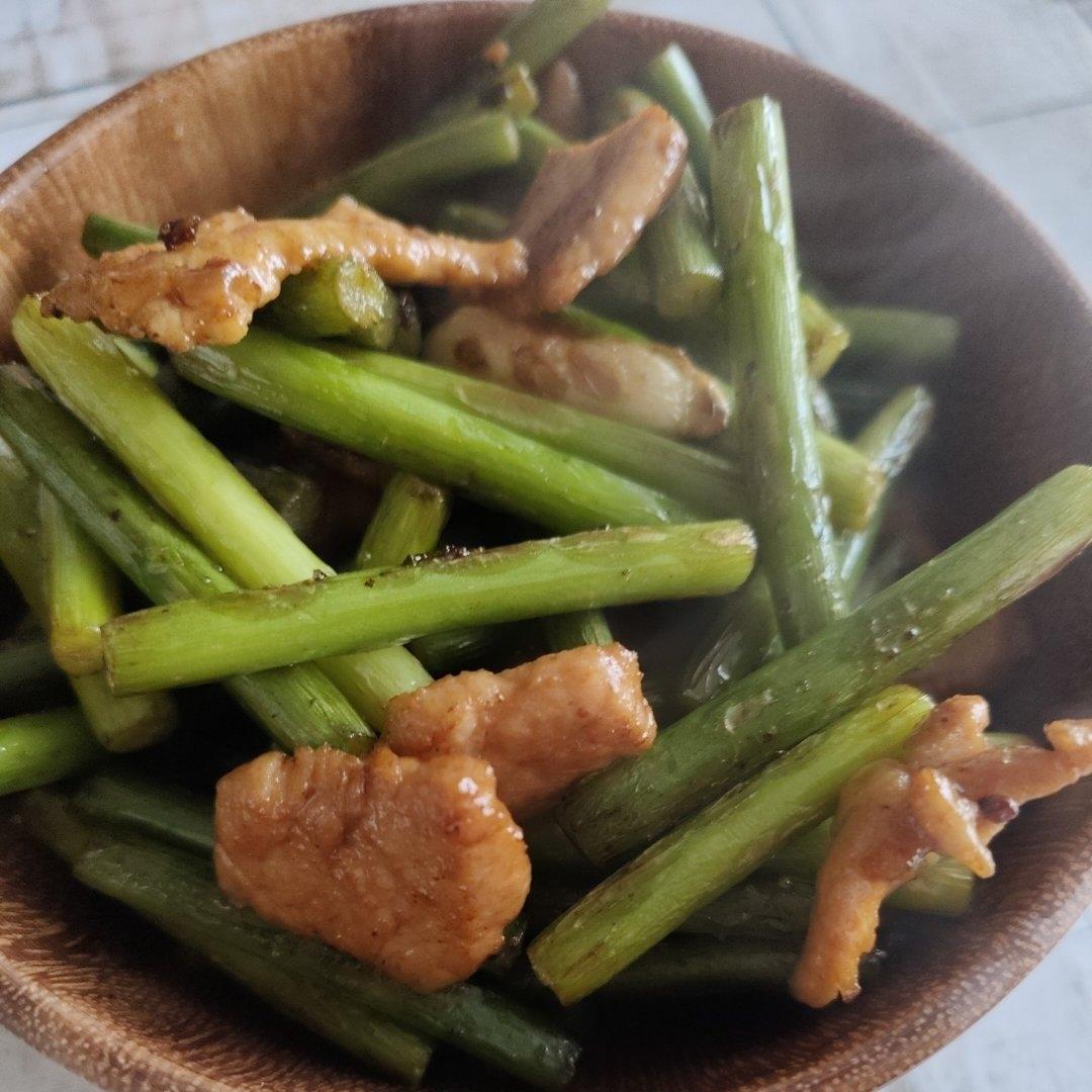 家常菜蒜薹炒肉（蒜苔炒肉）
