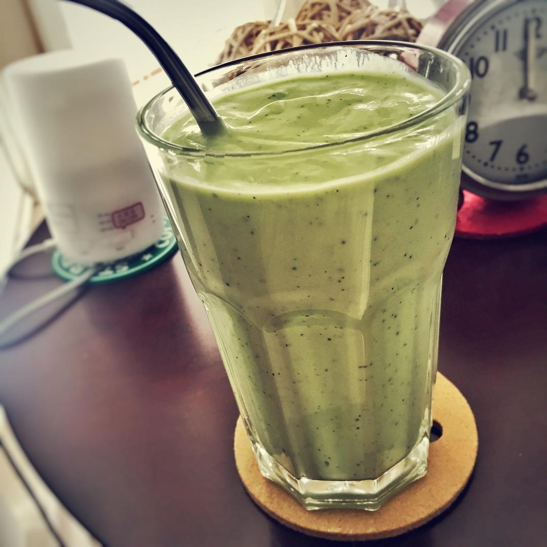 牛油果火龙果奶昔