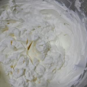 奶油蛋糕抹面小技巧的做法 步骤3