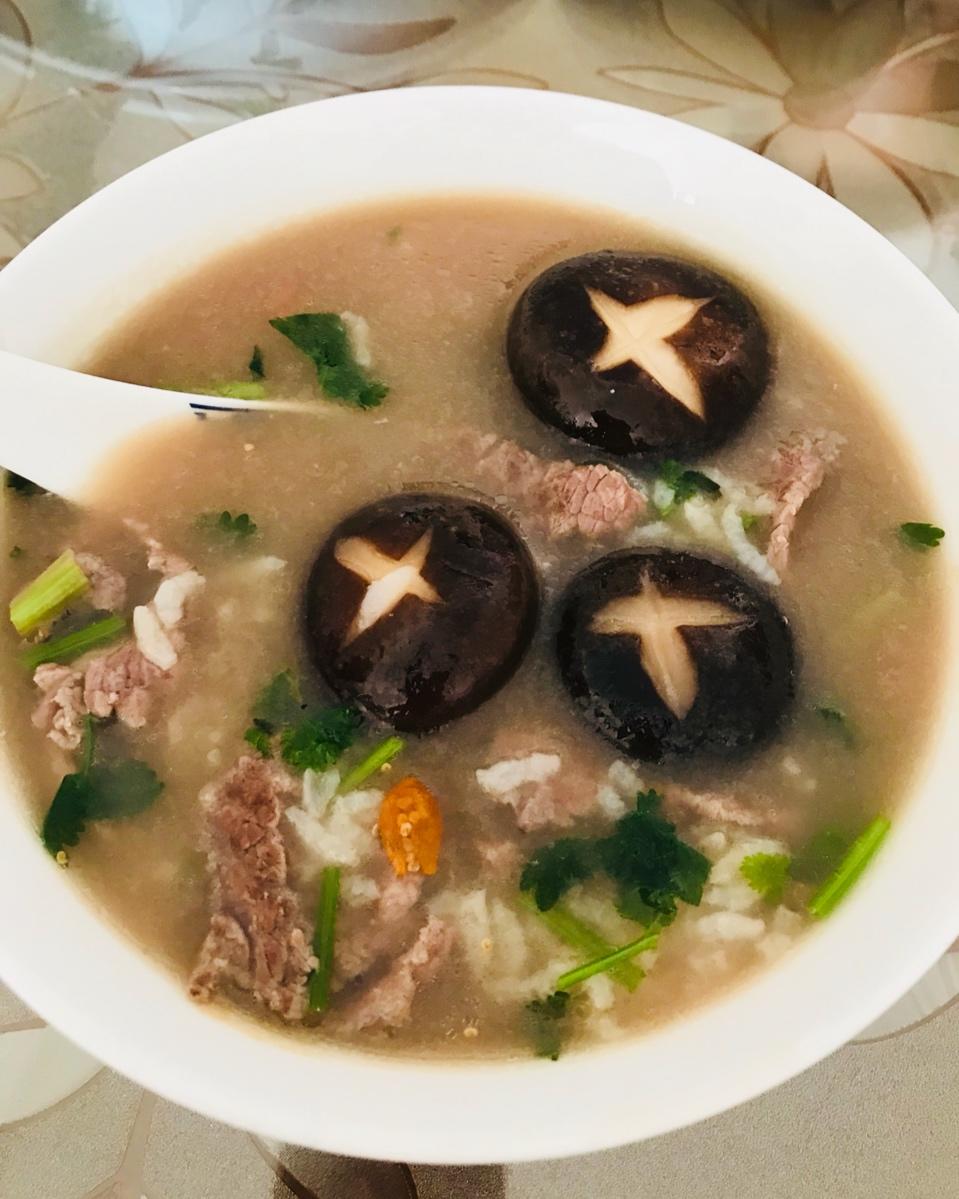 虫草花牛肉砂锅粥