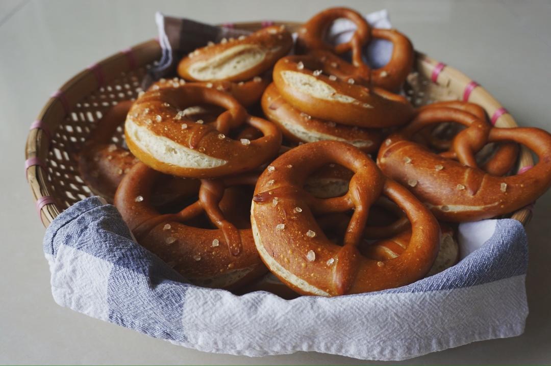 angiemohr做的德国碱面包brezel
