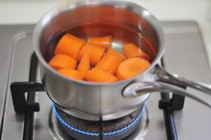 辅食菜谱-胡萝卜苹果泥的做法 步骤1