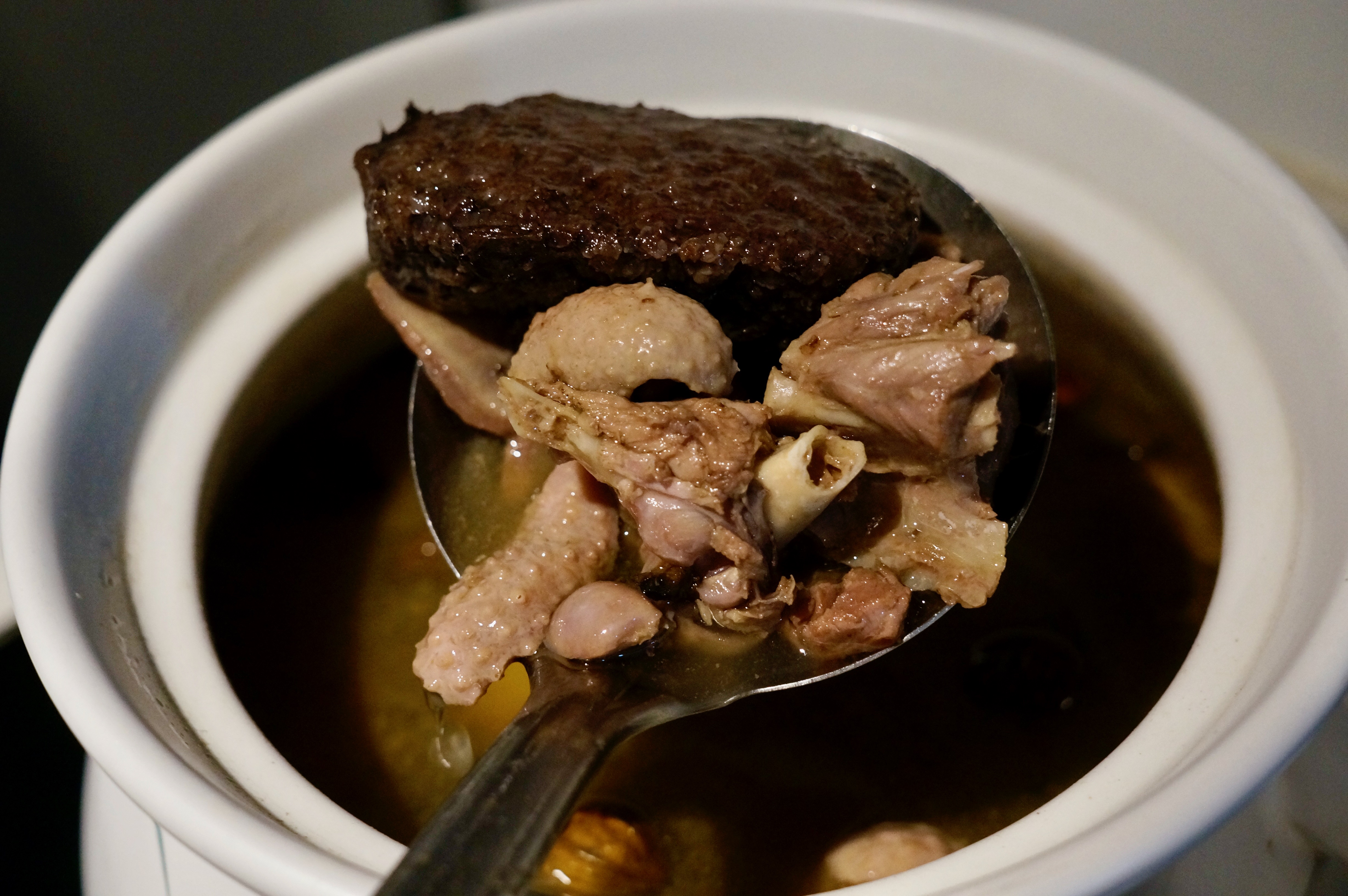 500元正番鸭焖出的泉州姜母鸭汤的做法