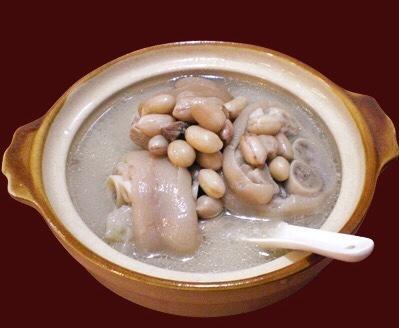 猪脚花生汤的做法