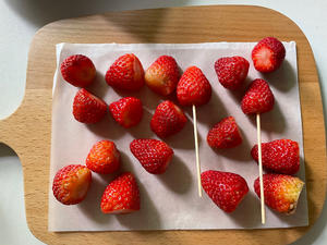空气炸锅版-自制冰糖草莓🍓的做法 步骤1