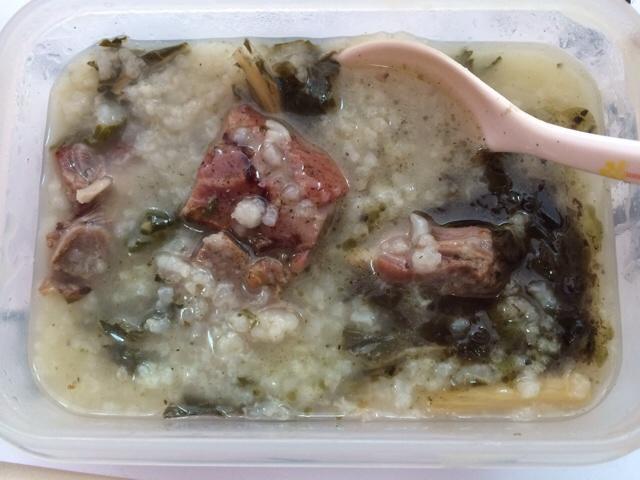 烧骨菜干粥的做法