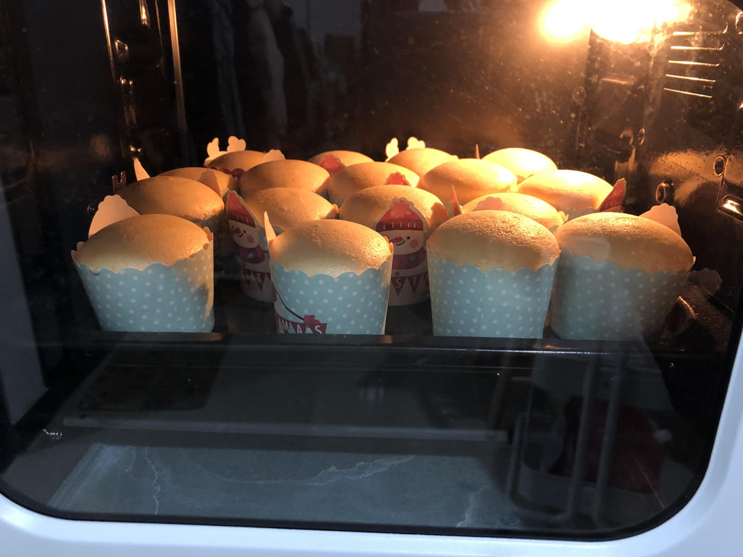 纸杯蛋糕 8寸戚风蛋糕的量