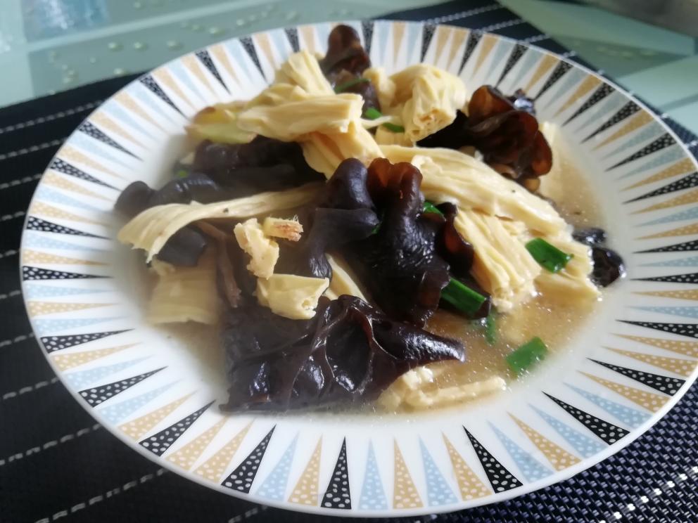 简单快手菜（木耳炒腐竹）
