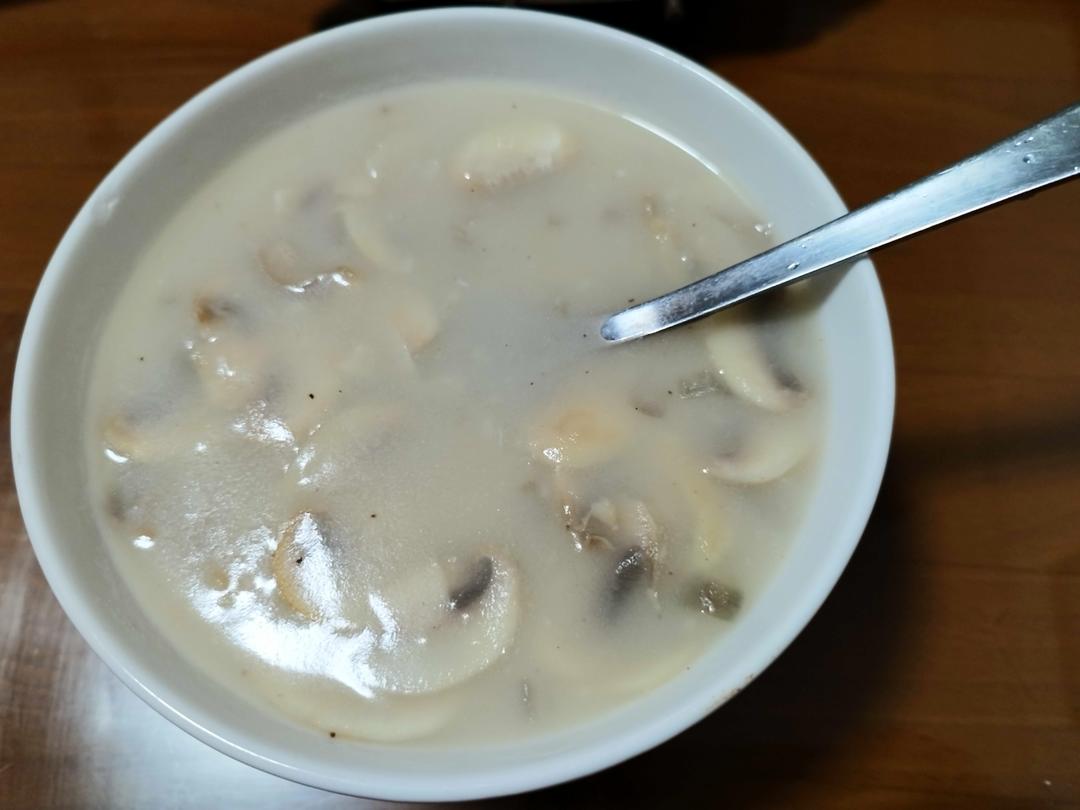 超惊艳奶油蘑菇汤(牛奶版本)