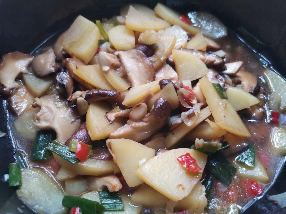 香菇炒土豆片