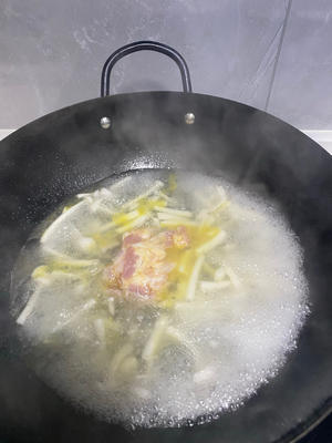 海鲜菇鸡蛋汤的做法 步骤3