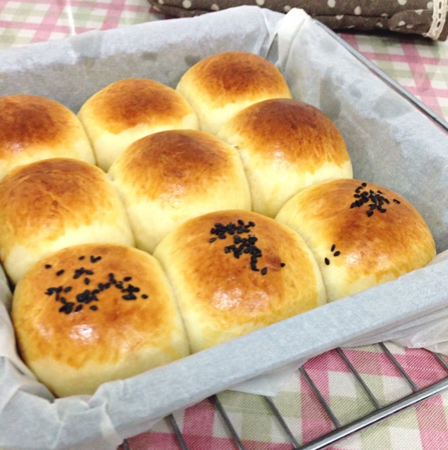 大人小孩都爱不释口的【蜂蜜牛奶小餐包】