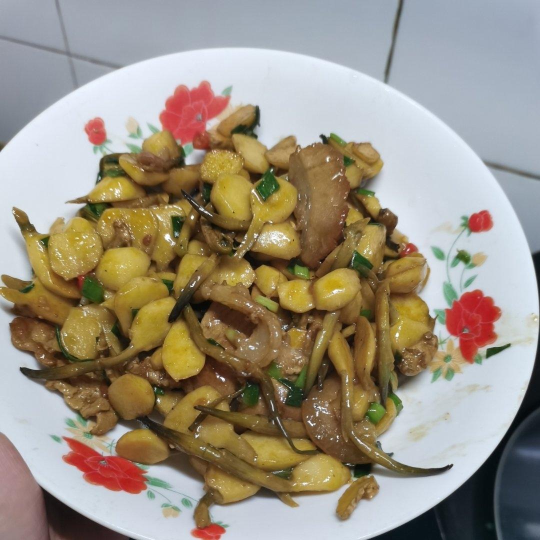 五花肉炒茨菇