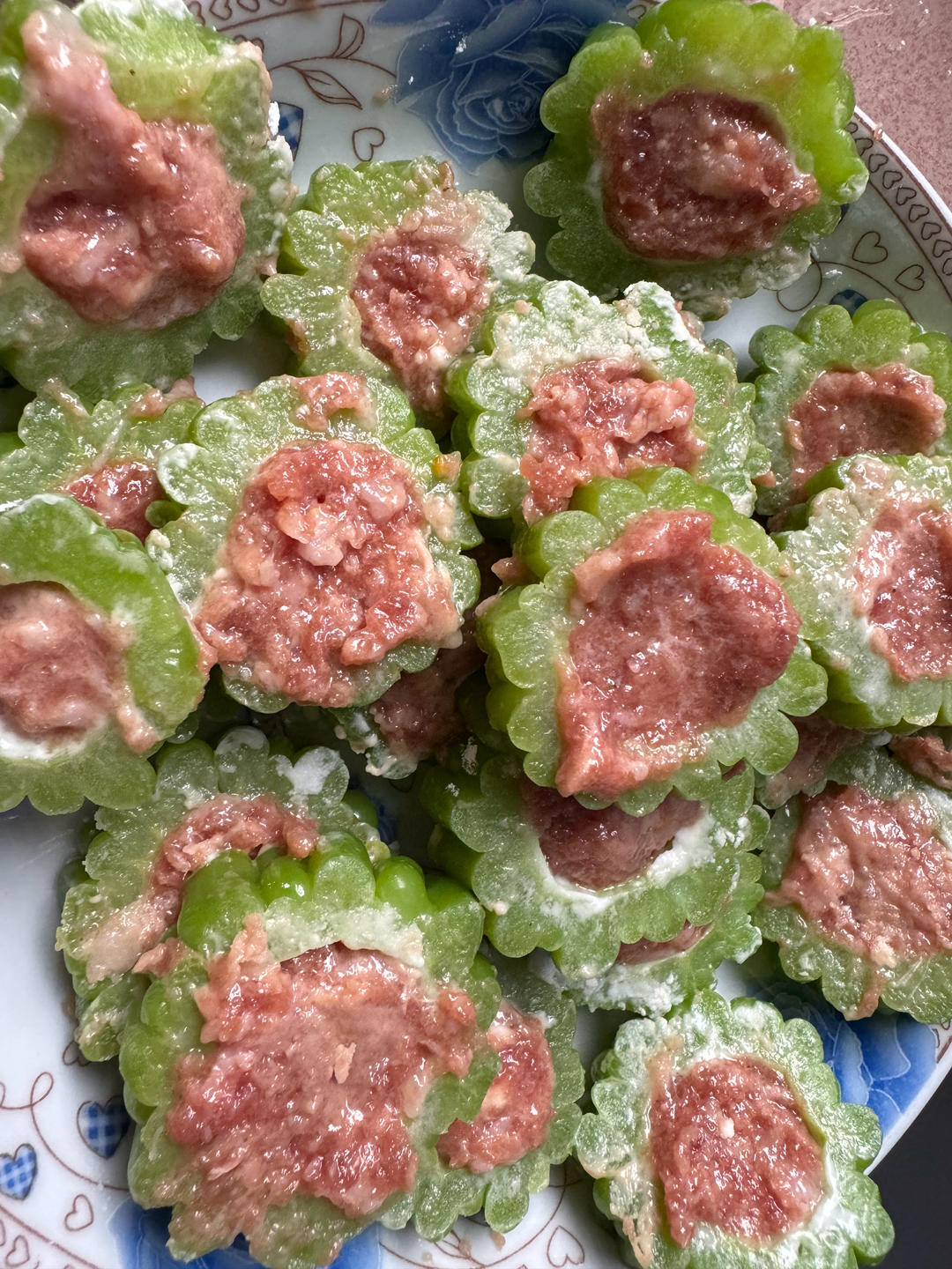 厨师长教你：“苦瓜酿肉”的家常做法，口感和味道很棒，先收藏了